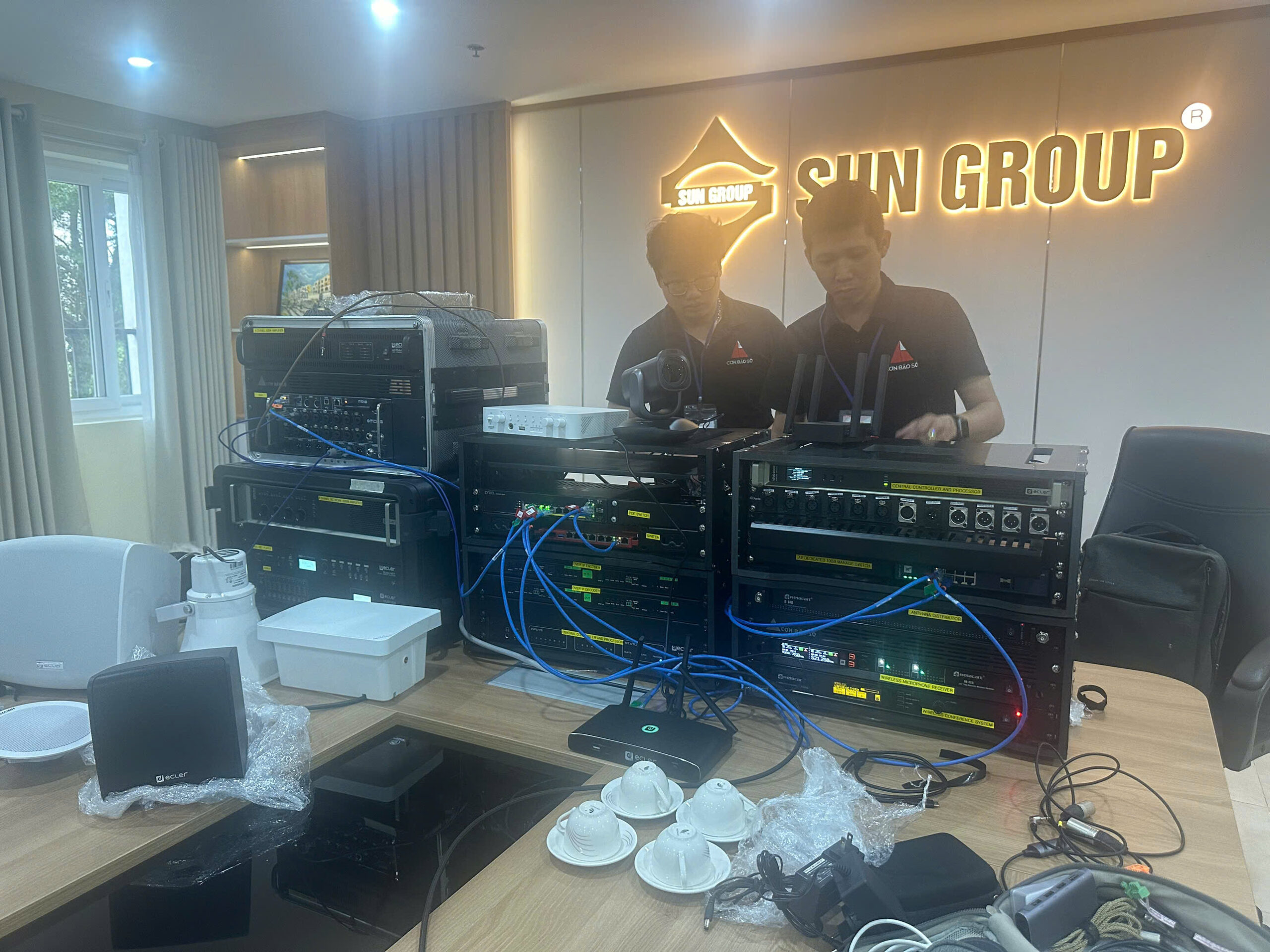 A Liza dealer showcased a wireless meeting room system in Phu Quoc — 3
